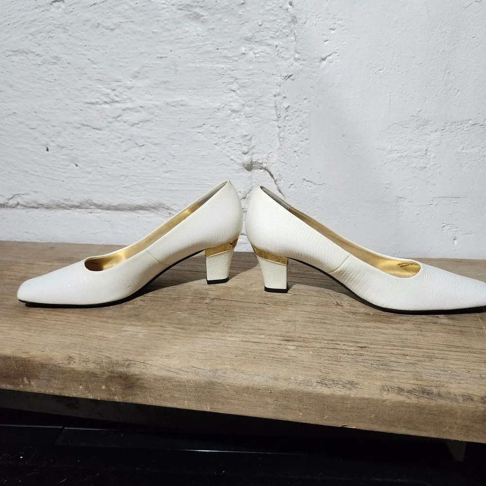 J. Renee Vtg Women White Lizard Embossed Square Toe Block Heel Gold Detail 7.5